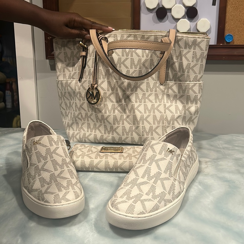 MK used cream shoes purse and wallet size 9